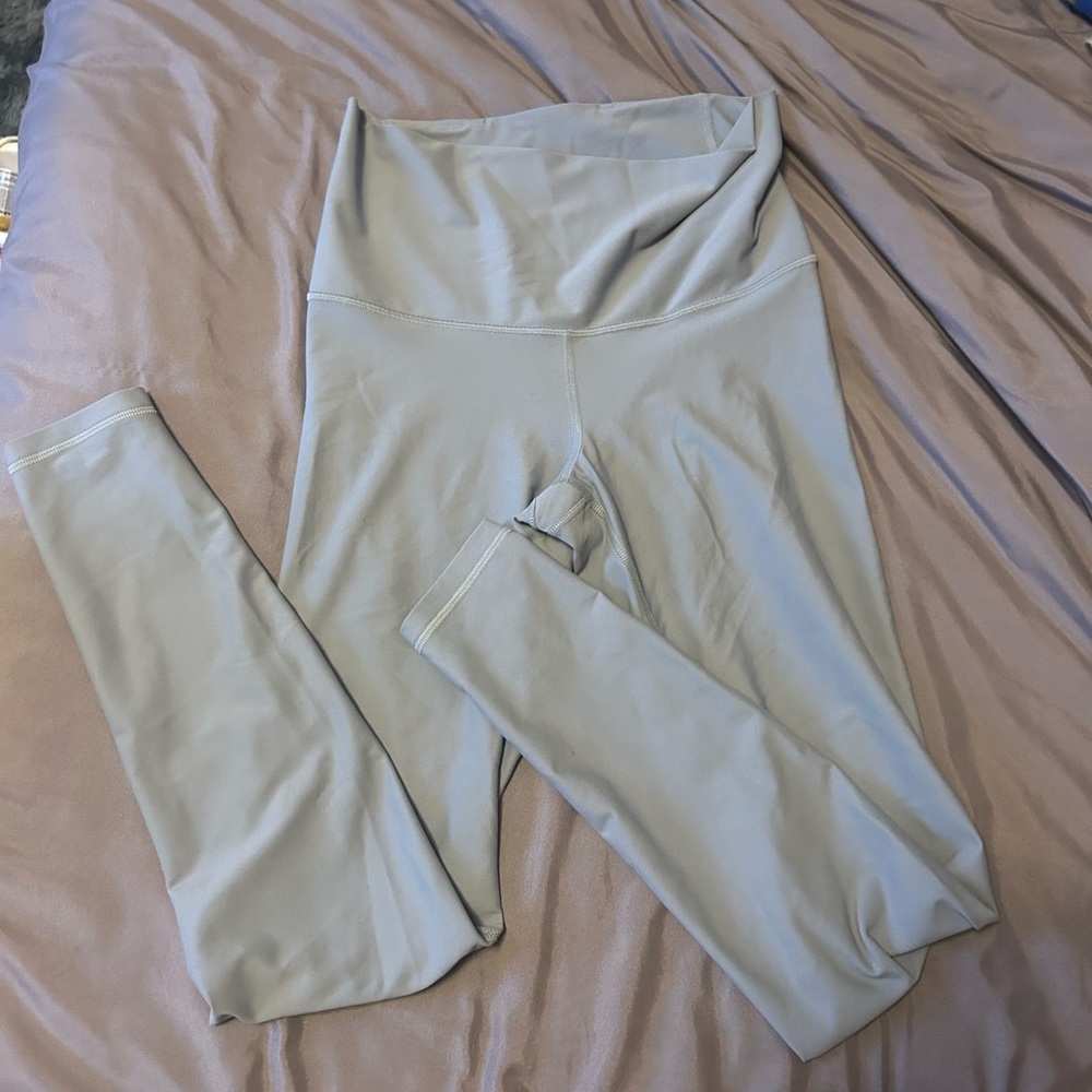 Light blue high-waisted Old Navy Active leggings